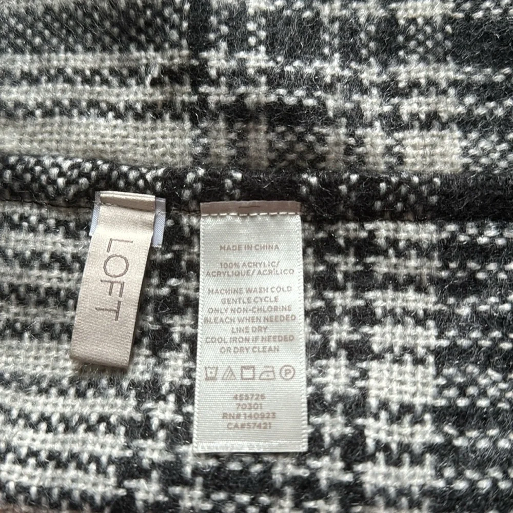 LOFT Circle Scarf - Picture 2 of 3